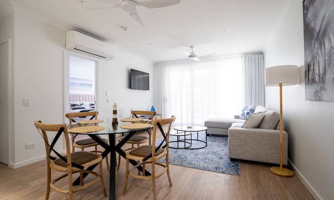 Trinity Beach Appartement | Trinity Collective - Classic One Bedroom Apartment Home away from home.