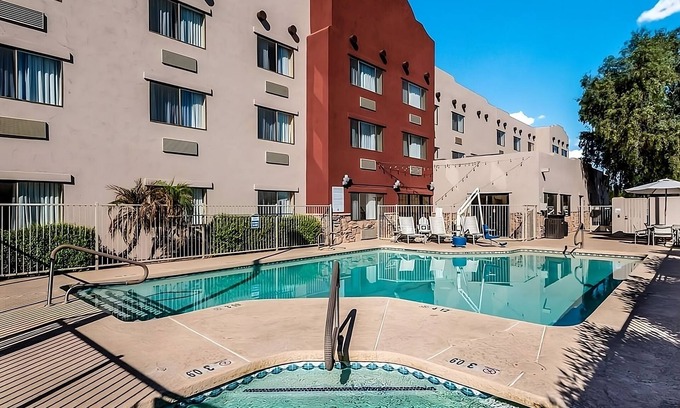 Palm Valley Hôtel | Trip to Arizona On The Budget, Stay at Red Lion Inn & Suites Goodyear Phoenix!