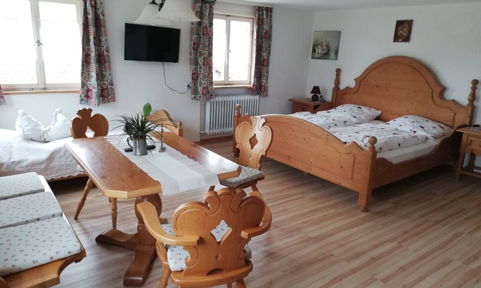 Rettenberg Station Balnéaire | Triple-Classique-Salle de bain privée séparée-Vue sur la campagne-Enzianzimmer
