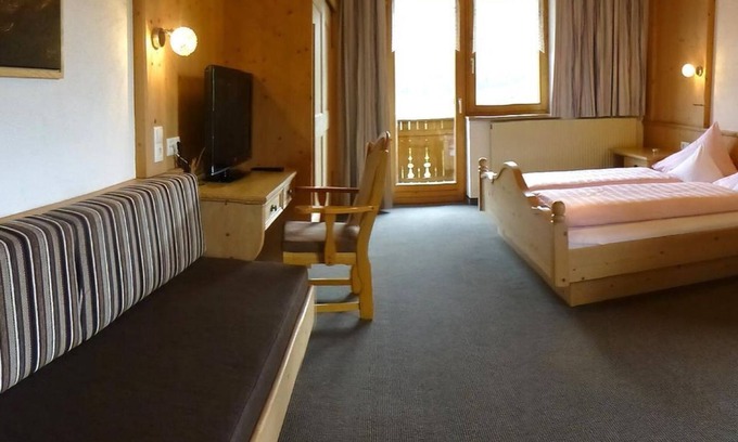 Obsteig Lit Et Petit-Déjeuner | Chambre triple "Holzleiten" avec coin salon - Pension Alpenhof - Pension de bien-être