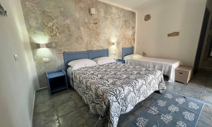 Gonnesa Appartement | Triple room with shared pool and kitchen, Wi-Fi and air conditioning