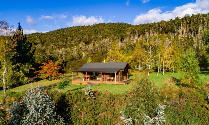 Glenhope Cottage | Triple Tui - Cabane en rondins, autonome, côté rivière