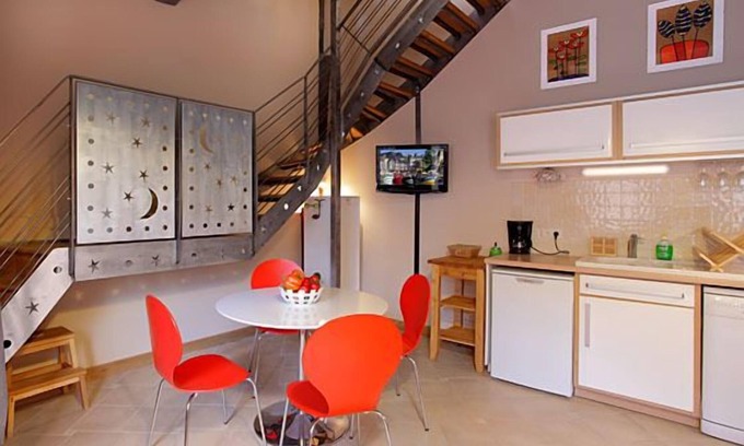 Enclos Maison | Triplex in character house 2 steps from the Vieux Bassin and salt granaries