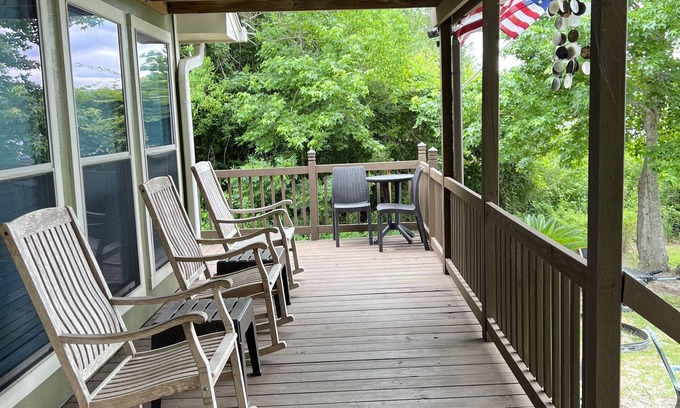 Hillister Maison | Tristan Lake House - A Little Piece of Heaven
