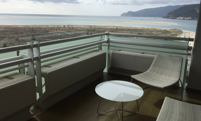 Carvalhal Appartement | TROIA, Vue sur mer, piscines intérieure et extérieure, pieds dans le sable chaud