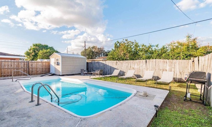 Tampa Maison | Tropical Getaway | Private Pool | Ace Location