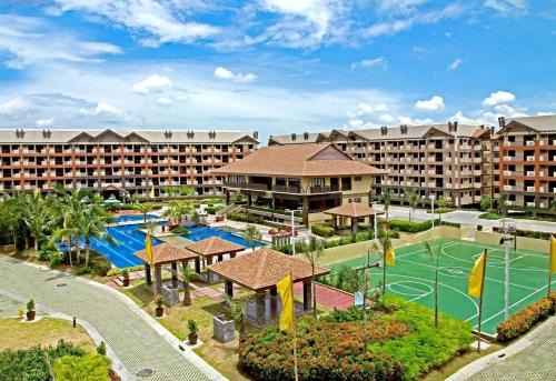 Las Pinas Appartement | Tropical Hawaiian 2BR Condo Unit in Metro Manila with Laundry Area - Sleeps 4