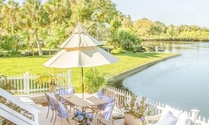 Aripeka Maison | Tropical Island Romantic Waterfront Private New 2Bed Suite Pool Sand Beach Gulf!