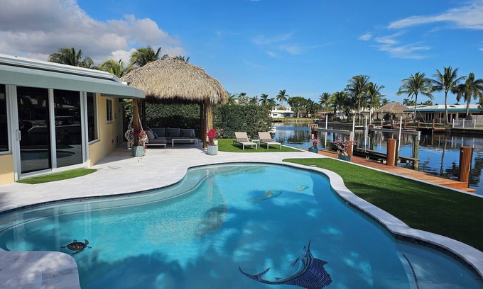 Garden Isles Maison | Nouvelle liste! Tropical Luxury Living, front de mer, ascenseur à bateaux, près de la plage