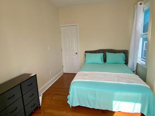 Irvington Maison | Tropical Oasis - Room 1