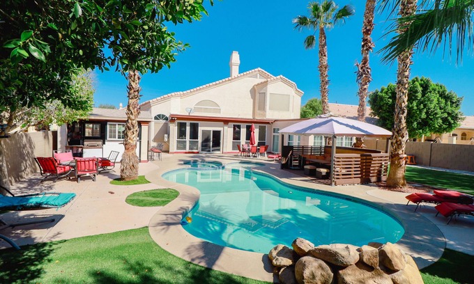 Garden Lakes Maison | Tropical Paradise in Garden Lakes!