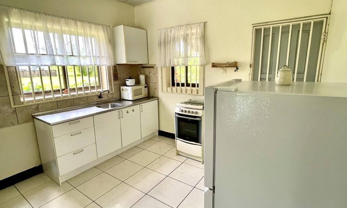 Paramaribo Appartement | Tropical Paradise in Paramaribo 3 - Room House