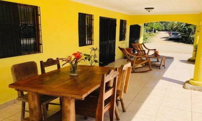 Samara Maison | Tropical Patio & Garden, Walk to Samara Beach