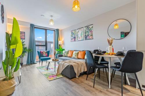 Bordesley Appartement | Tropical Suite - 2 Bed 2 Bath City Centre Netflix Games - Exclusive Weekly and Monthly DEALS - Raozee Homes