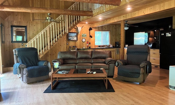 De Soto Maison | Trout Fishing Country Chalet on 1/2 Mile of Class 1 Trout Steam