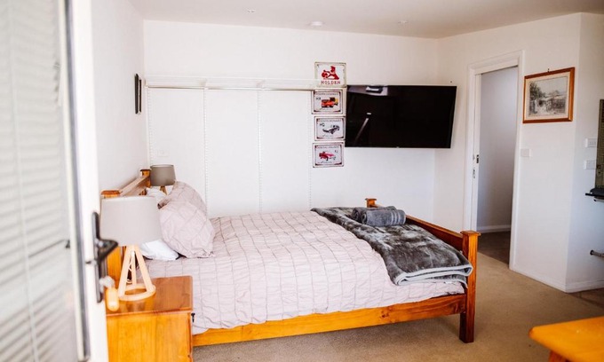 Sheffield Appartement | True Blue Four - Couples Plus