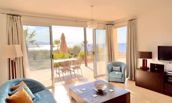 Tatlisu Copropriété | True front line apartment in Tatlisu North Cyprus
