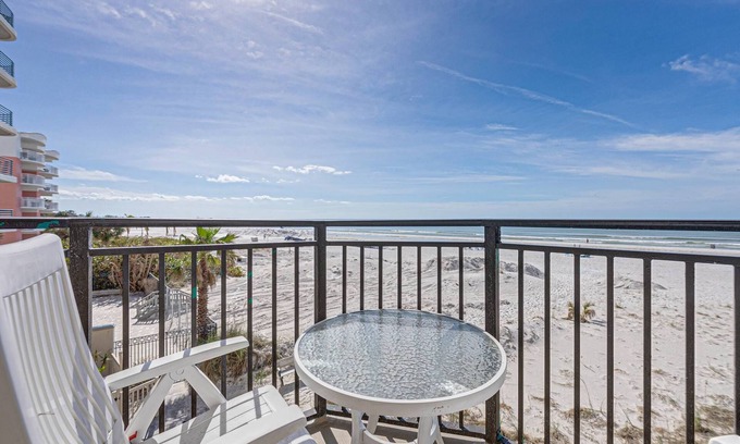 Belle Vista Copropriété | TRUE GULF FRONT CONDO 100% BEACH & GULF VIEWS * TOUT NOUVEAU MIS À JOUR