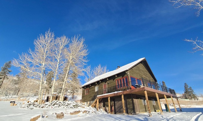 Silverthorne Maison | True mountain getaway with easy drive to over 6 ski resorts.