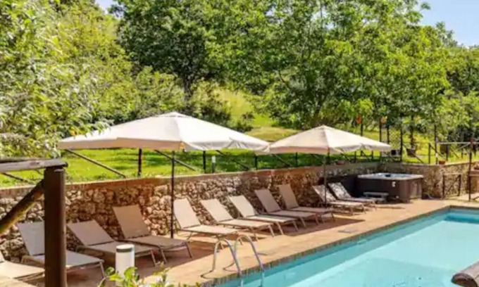 Simignano Villa | Sienne, la vraie Toscane! Propriété entière une piscine 20P A/C Jacuzzi WiFi