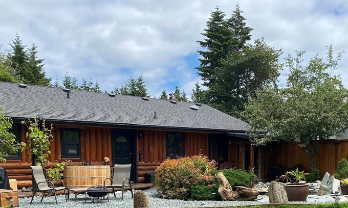 Sooke Cabine | Une véritable expérience sur la côte ouest 3br maison en bois sur mesure sur une superficie privée.