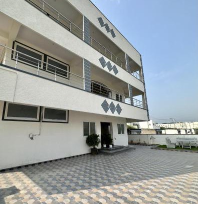Tirupati Appartement | TrueLife - Bhavya Manor - Breakfast Included - 2500 SFT Modern homes with Garden - Panorama Tirumala Mountain View - Peaceful Location - Fast WiFi - Many restaurants nearby - Large hall, AC bedrooms, Kitchen - Android TV - Top service with lots of Love