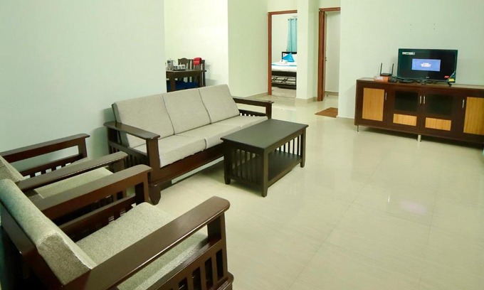 Tirupati Appartement | TrueLife Comfort Inn - Near PS4 veg restaurant - On way to Balaji Temple - 2BHK AC apartments - Coffee Tea Milk - Fast WiFi, Kitchen, Dining, Android TV, Parking - Easy access to Airport, Railway Station and to all Temples - Top service with lots of Love