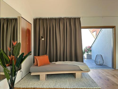 Innenstadt - Sankt Ulrich-Dom Appartement | TRULY - Direkt am Rathausplatz, Dachterrasse mit Blick auf Perlachturm, Garage, Fahrstuhl