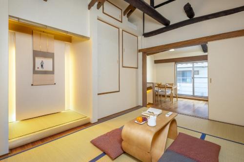 Sannenzaka Ninenzaka Maison | Tsukinowacho House