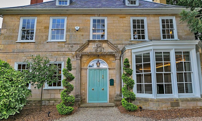 Yardley Gobion Maison | Ttich Manor Retreat by Interhome