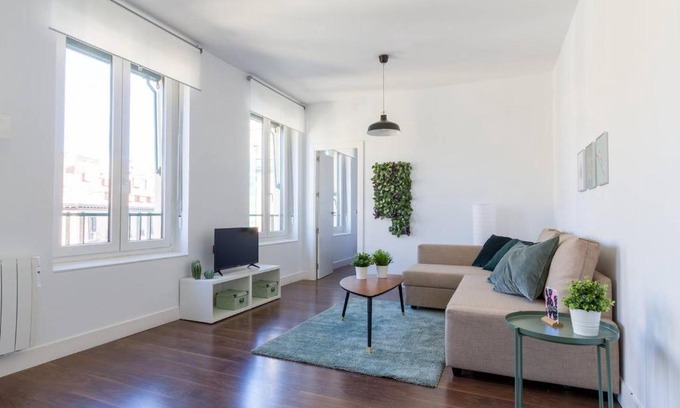 Barrio de La Latina Appartement | Tu hogar en La Latina en Calle Tabernillas by Batuecas