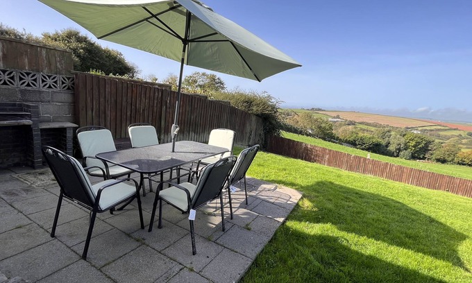 Malborough Maison | Tubbs Delight Bungalow pour familles et chiens avec bain à remous et vue sur la campagne