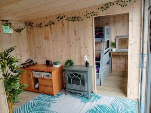 Llandovery Autre | Tucson Cabin