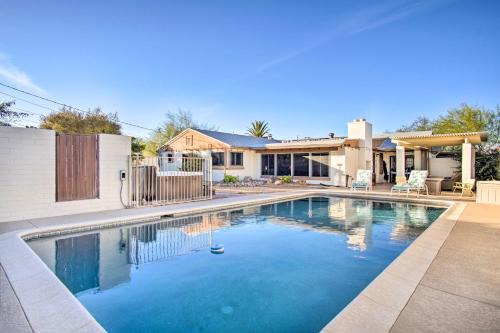Peter Howell Maison | Tucson House with Private Pool 5 Mi to Downtown!