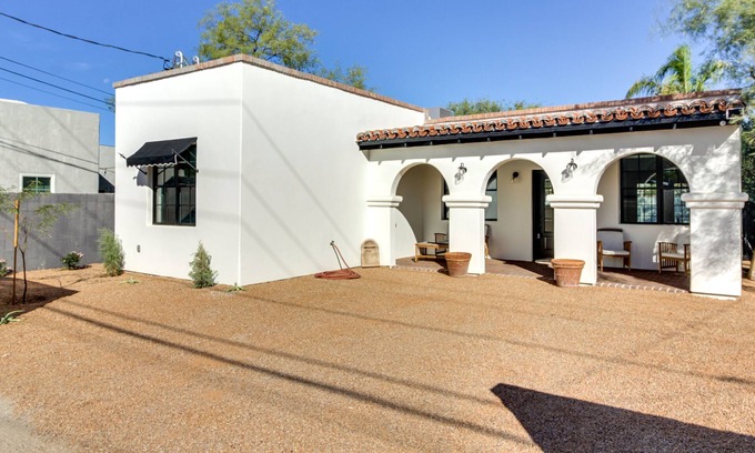 Blenman-Elm Cottage | Tucson Spanish Bungalow w/ Yard, Near Downtown!