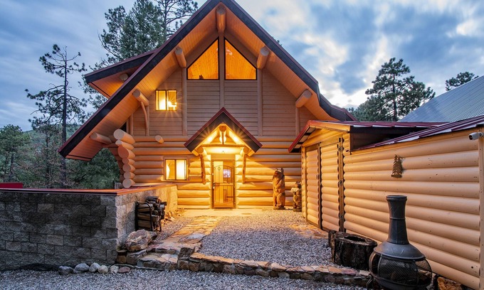Mount Lemmon Cabine | Tucson Tri-Level Mt Lemmon Retreat w/multiple decks is walkable to Summerhaven