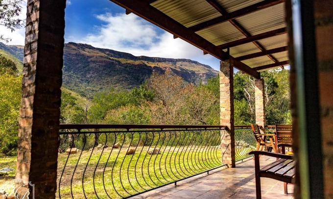 Mbombela Cabine | Tudor Cottage at Heysbrook