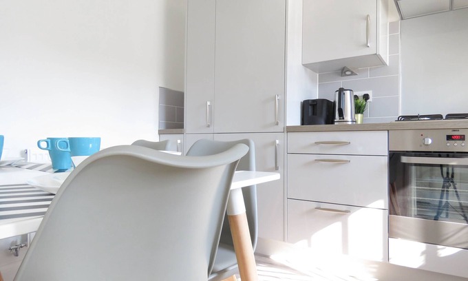 Bordesley Appartement | Tudors eSuites Birmingham House with Private Garden Free Parking