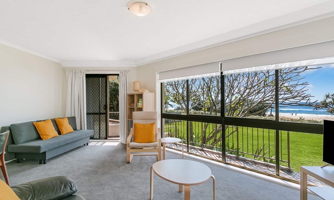 Tugun Appartement | Tugun By The Beach Unit 1 Seaside Serenity on Bilinga Beach and close to Tugun with Wi-Fi Inc.