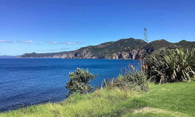 Tuateawa Maison | Tui Heights- Serene Beach and Lush Bushland