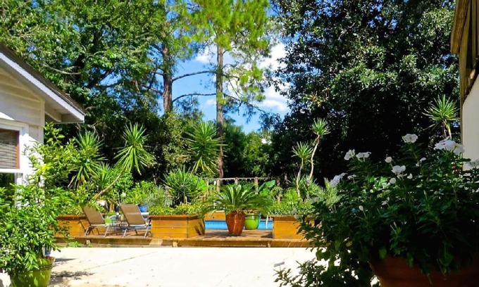 Governor's Walk Maison | Llave en Mano amueblado Mid-Town Pool Side Bungalow
