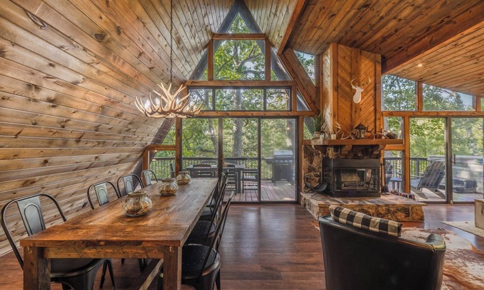 Innsbrook Chalet De Ski | Turnberry Lakefront Getaway by Innsbrook Vacations!