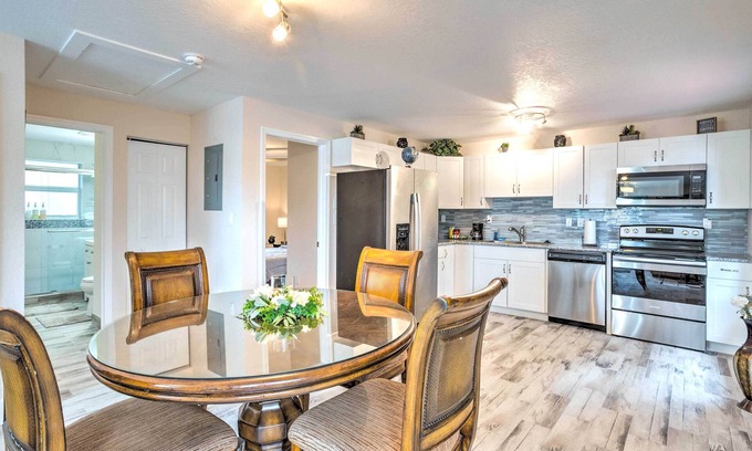 Riviera Beach Appartement | Turquoise Escape ~ 1 Mi to Sailfish Marina!