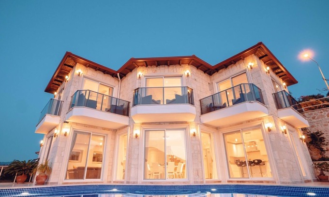 Kas Villa | Villa de luxe dans la baie de tortue, grande piscine à débordement privée, 8 personnes, moderne et magnifique