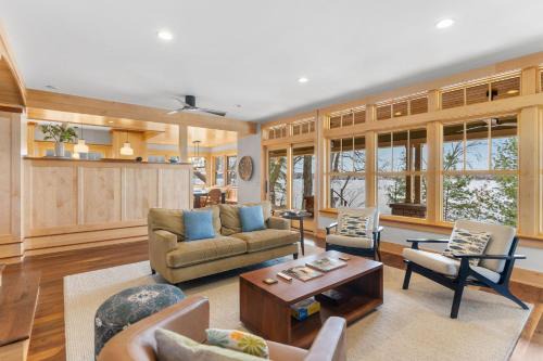 Shoreview Maison | Turtle Lake Cottage
