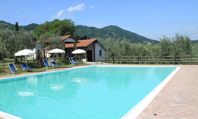 Quarrata Autre | Charmante ferme à San Baronto avec piscine