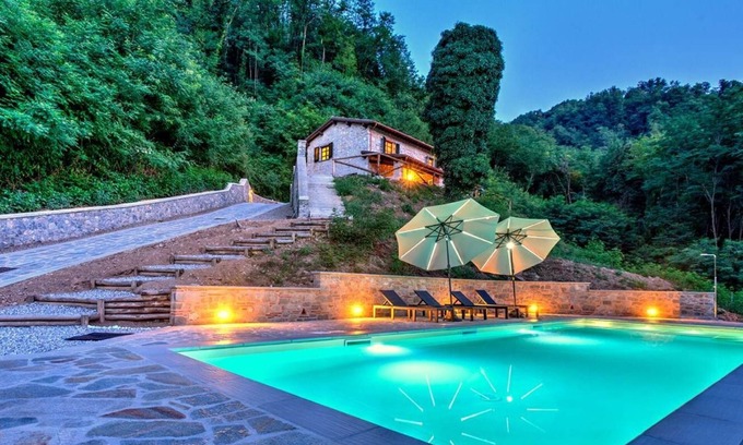 Nozanno Villa | Tuscan villa for 8 people with pool near Lucca.