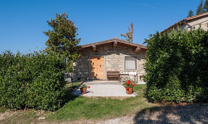 Pratovecchio Maison | Toscane, un village médiéval avec piscine et vue sur le château des comtes Guidi