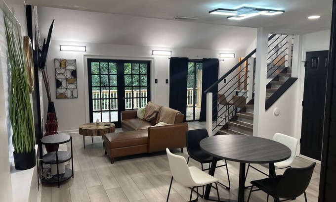 Smyrna Maison | Tuxedo Touch Modern 2BR Townhouse