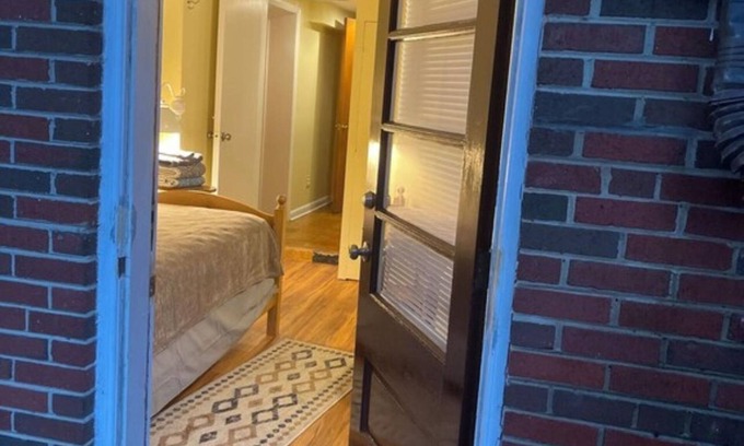 Silver Spring Maison | TWIN BED, PILLOW, SHOWER, FRIDGE, MW, - 62.